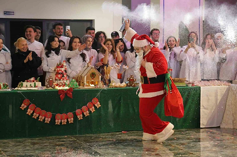 Yeni yıla horon ve kolbastı oynayarak girdiler 