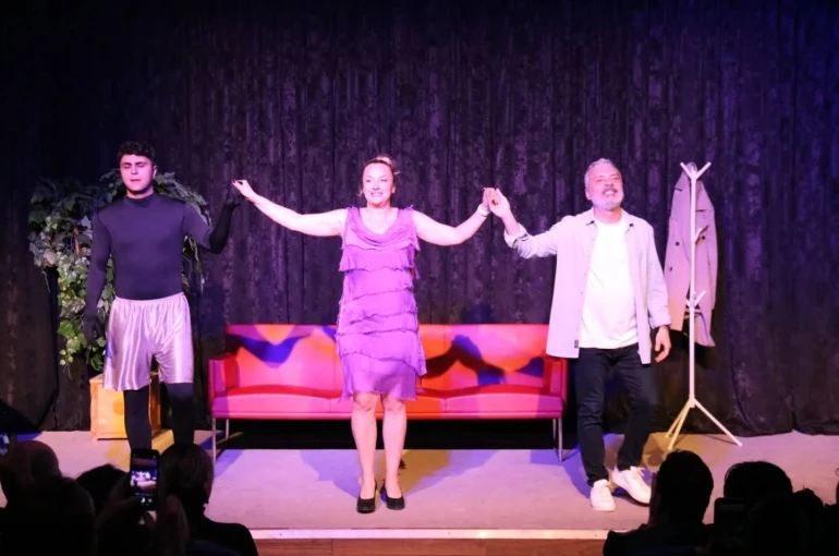 Yenipazar’da ’İyi Delirdik’ tiyatro oyunu izleyiciyle buluştu 