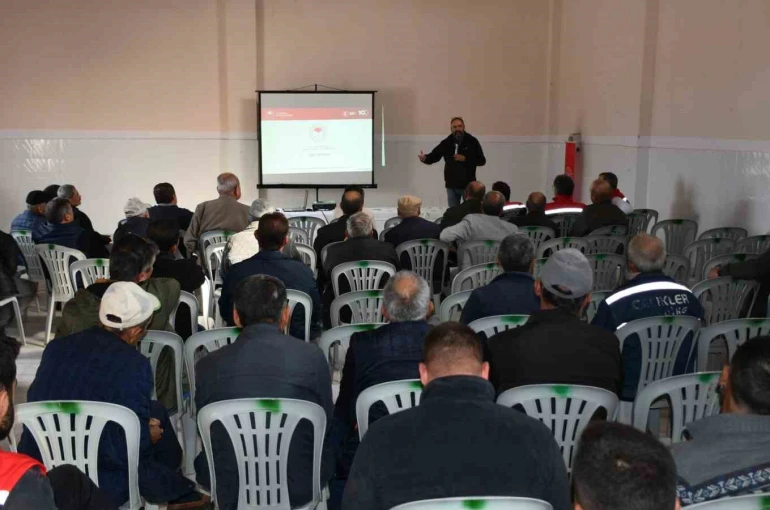 Yenipazar’da üreticiler şap hastalığıyla mücadele konusunda bilgilendirildi 
