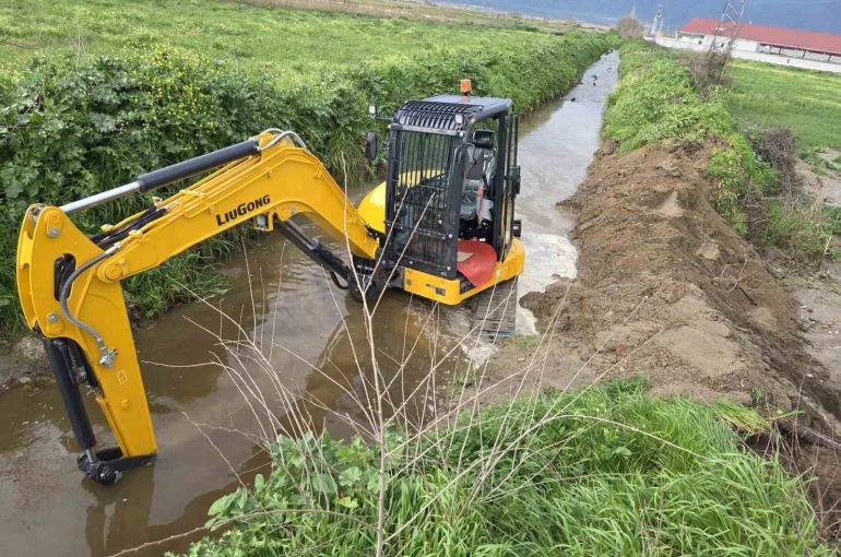 Yenipazar’da yağış sonrası yol bakım ve parke çalışmaları sürüyor