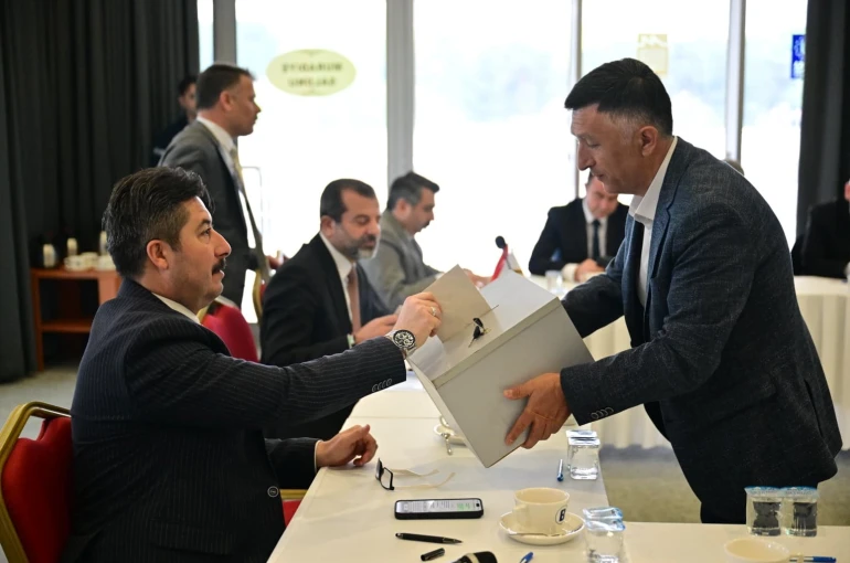 Yenişehir Belediyesi Başkanı Özel, HAGEL encümen üyeliğine seçildi 