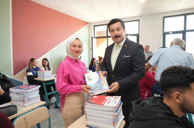 Yenişehir’de üniversiteye hazırlanan öğrencilere destek 