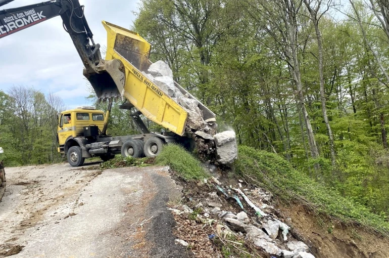 Yenitepe’de heyelan alarmı, stabilizasyon çalışmaları başlatıldı 