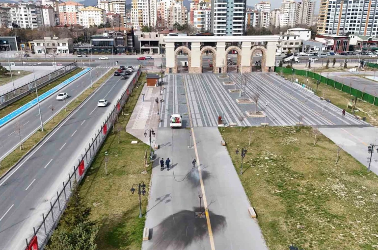 Yeşil alanlarda ilaçlama seferberliği başladı 