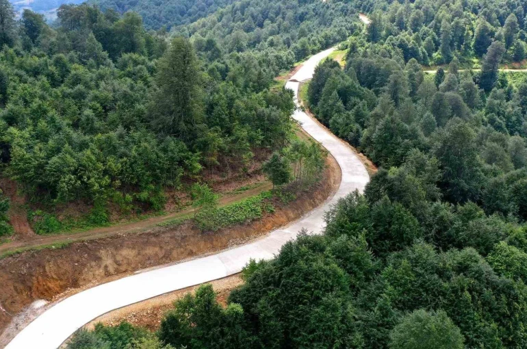 Yeşil Yol’da beton yol çalışmaları sürüyor 