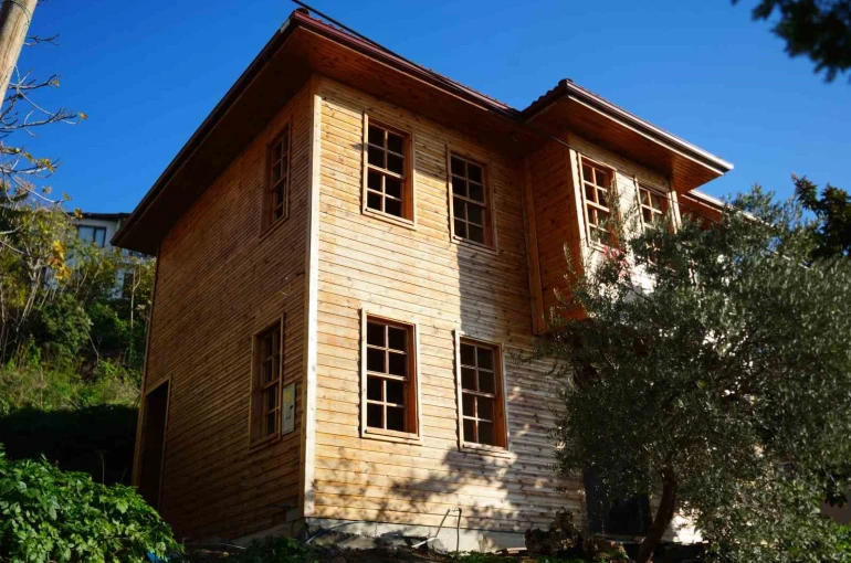 Yeşilçam efsanesinin evi "yılan hikayesine" döndü 