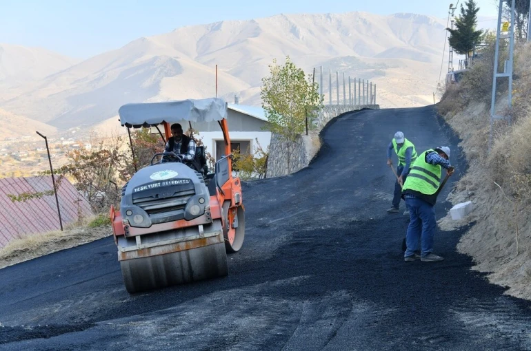 Yeşilyurt Belediyesi, Banazı’nın yollarını yeniliyor 