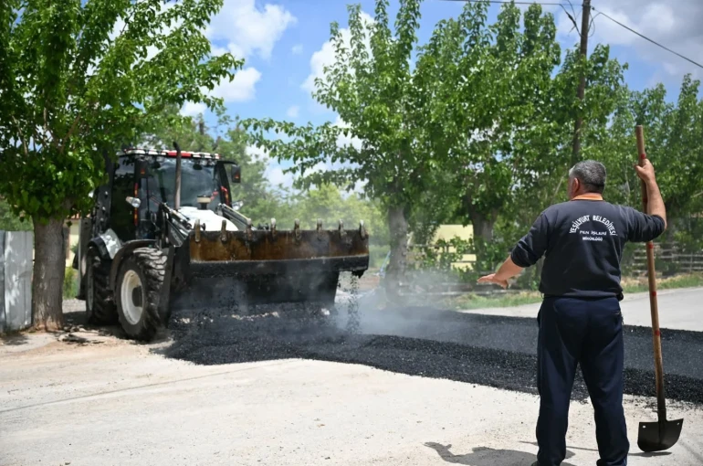 Yeşilyurt Belediyesi, Topsöğüt Mahallesi’nin yollarını yeniliyor