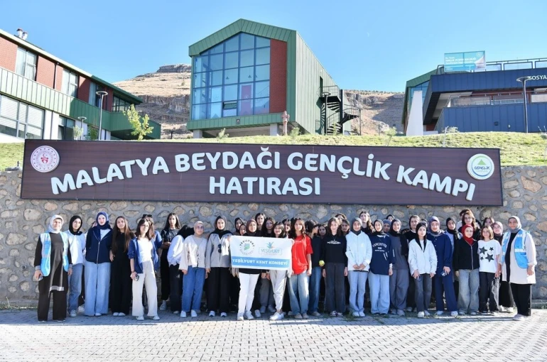 Yeşilyurt Kent Konseyi’nden gençlere kamp etkinliği