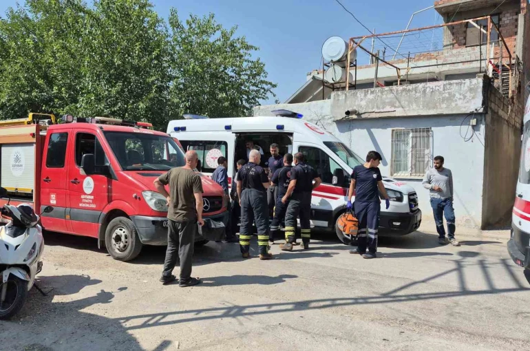 Yıkmaya çalıştığı ev üzerine çöktü: 1 yaralı