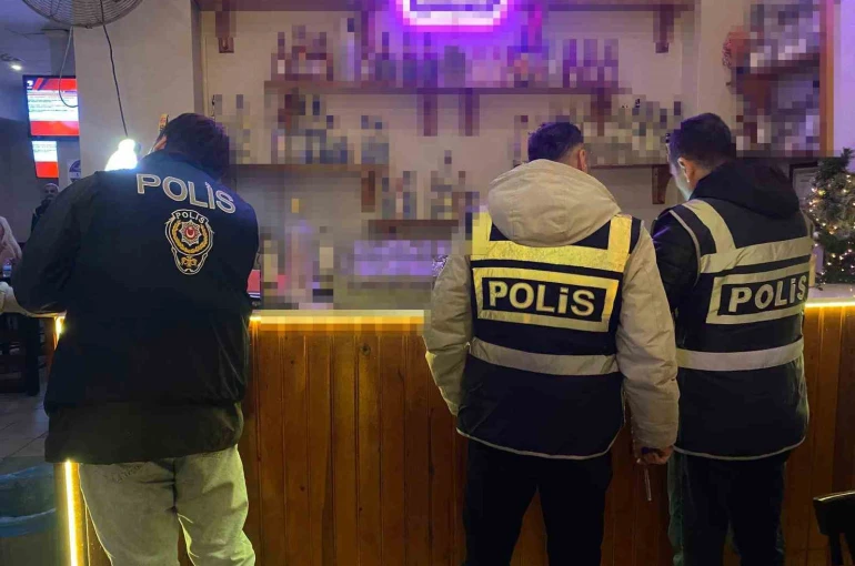 Yılbaşı öncesi, Bursa polisinden eş zamanlı sahte alkol denetimi 