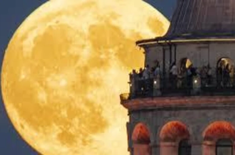 Yılın İlk Süper Ay'ı 7 Ekim'de Gökyüzünü Büyüleyecek