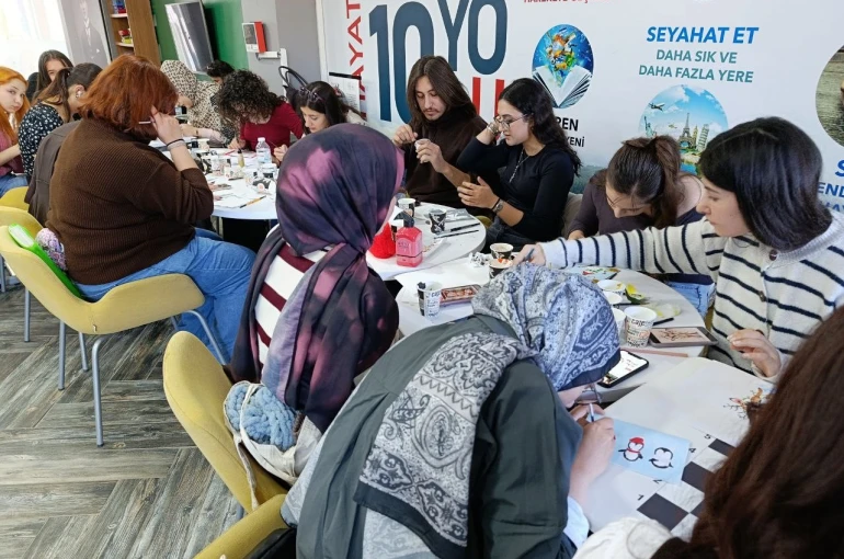 Yılın son resim atölyesi renkli anlara sahne oldu 