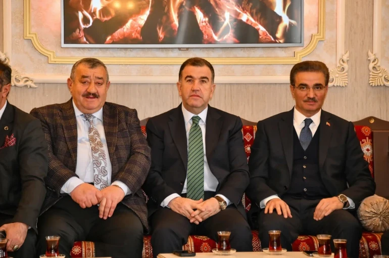 Yıllardır bitirilemeyen Bayburt-Gümüşhane Havalimanı için iki ilin valisi bir araya geldi: 2026’da tamamlanması hedefleniyor 