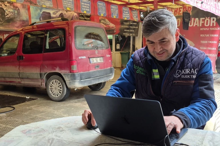 Yıllardır yaptığı mesleğinin bilgisayar oyununu oynadı