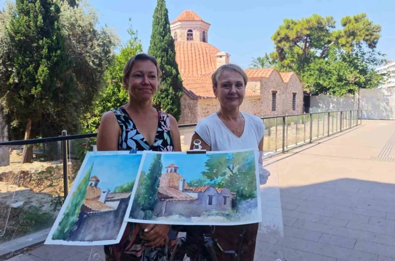 Yıllardır yaşadıkları Antalya’nın tarihini tuvale taşıyorlar 