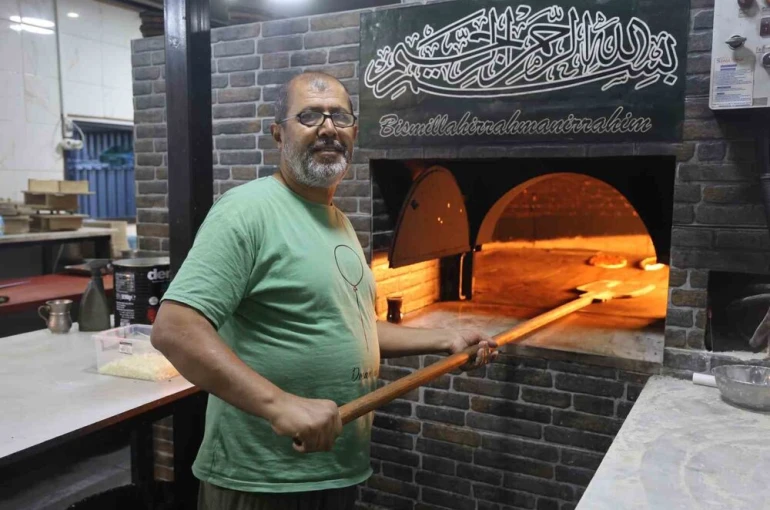 Yılların ustasının deprem anında canından önce fırın küreğini düşündüğü anlar kamerada 