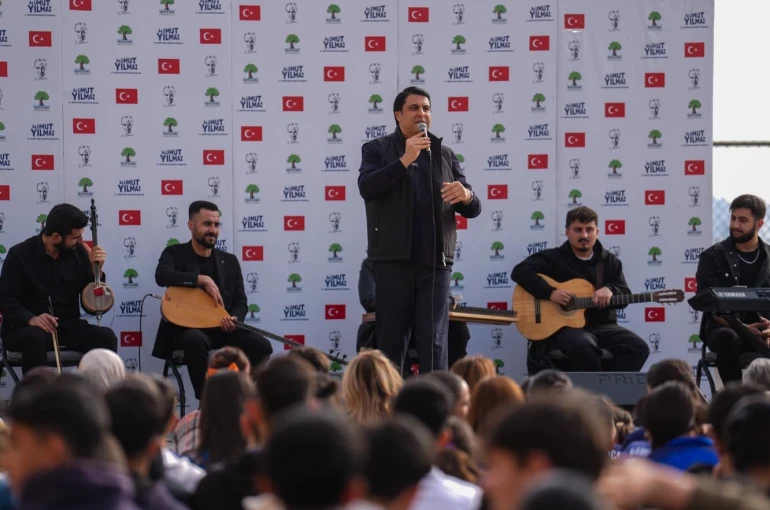 Yılmaz, lise ve üniversite öğrencileri ile buluştu