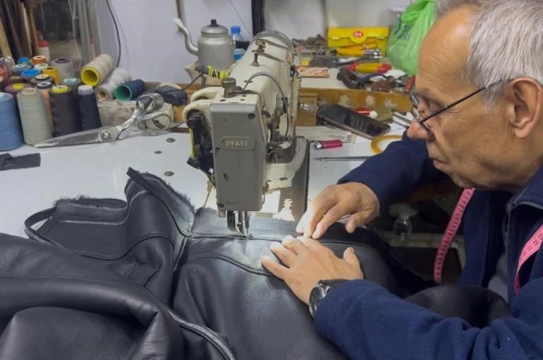 Yıpranmış deri montları hayata döndürüyor