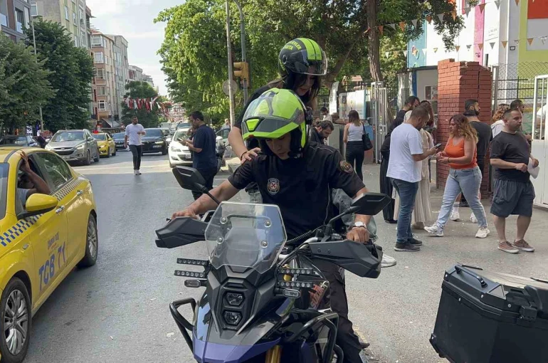 YKS’de zamana karşı yarış: Motorize zabıta ekipleri 11 öğrenciyi sınava yetiştirdi