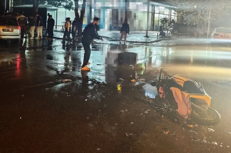 Yola kontrolsüz çıkan otomobil, motosikletle çarpıştı: 1 ölü 