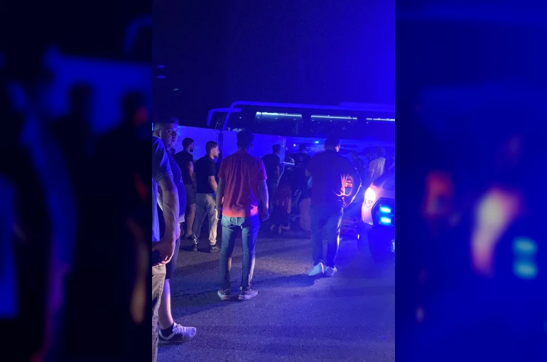 Yolcu otobüsü makaslayan tıra çarptı: 1 ölü, 5 yaralı