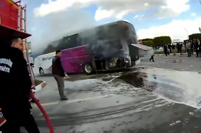 Yolcu otobüsünde çıkan yangın büyümeden söndürüldü 