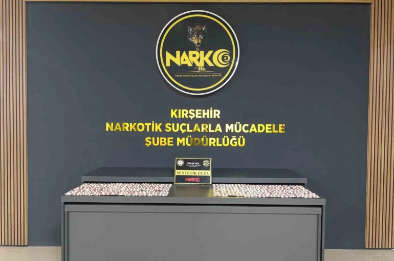 Yolcu otobüsünde uyuşturucu operasyonu: 2 tutuklama 