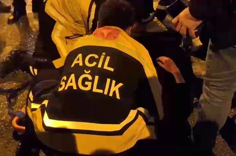 Yolda baygın bulunan kadın hastaneye kaldırıldı