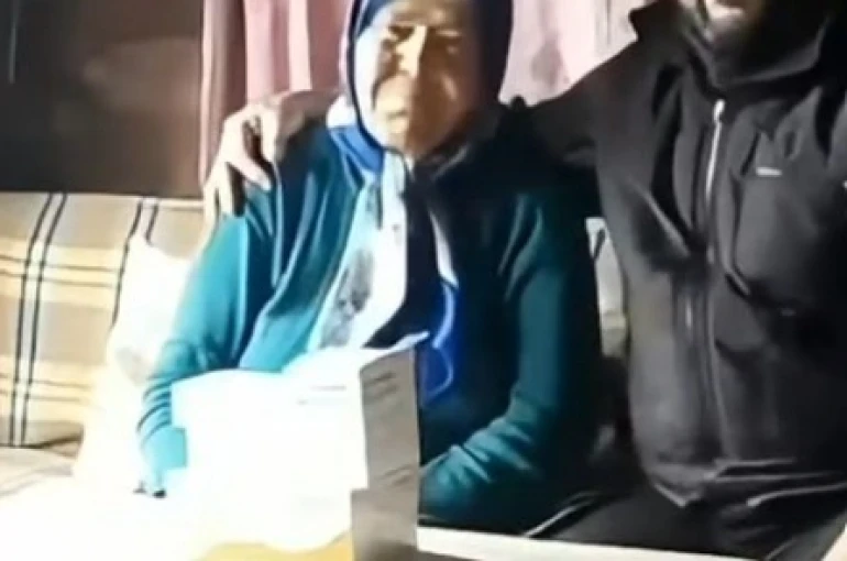 Yolu kapanan köydeki hastanın ilaçları için ekipler seferber oldu 