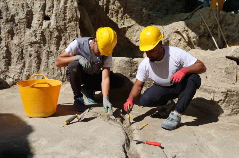Yolun altından bin 500 yıllık tarih çıktı 