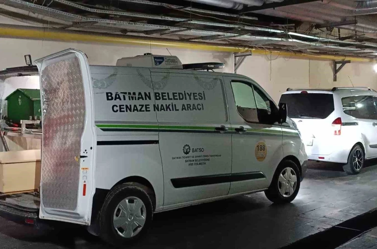 Yolun karşısına geçerken aracın çarptığı yaşlı adam hayatını kaybetti