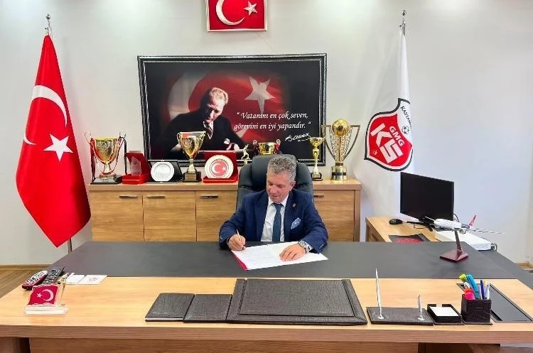 Yönetim kurulu üyelerini istifaya davet eden Kastamonuspor Başkanı görevden alındı 