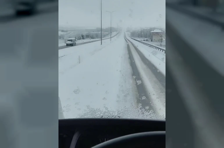 Yozgat’ta karayolları ekipleri kar mesaisinde 