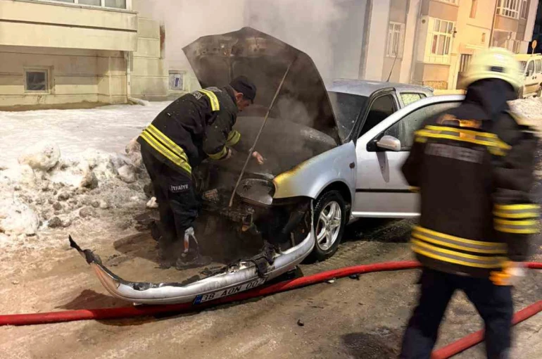 Yozgat’ta otomobil alev alev yandı 