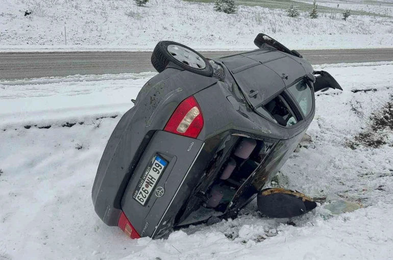 Yozgat’ta otomobil yan yattı: 4 yaralı 