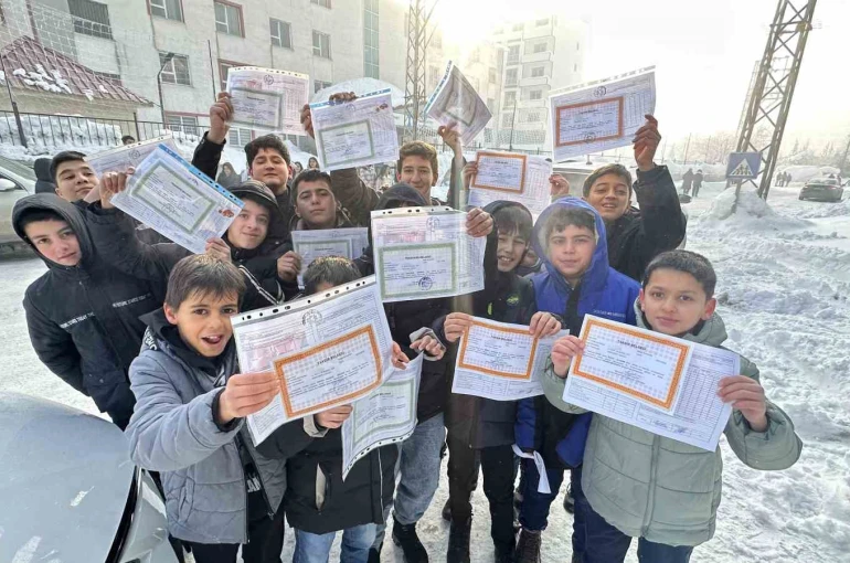 Yüksekova’da 30 bin öğrenci yarıyıl tatiline girdi 