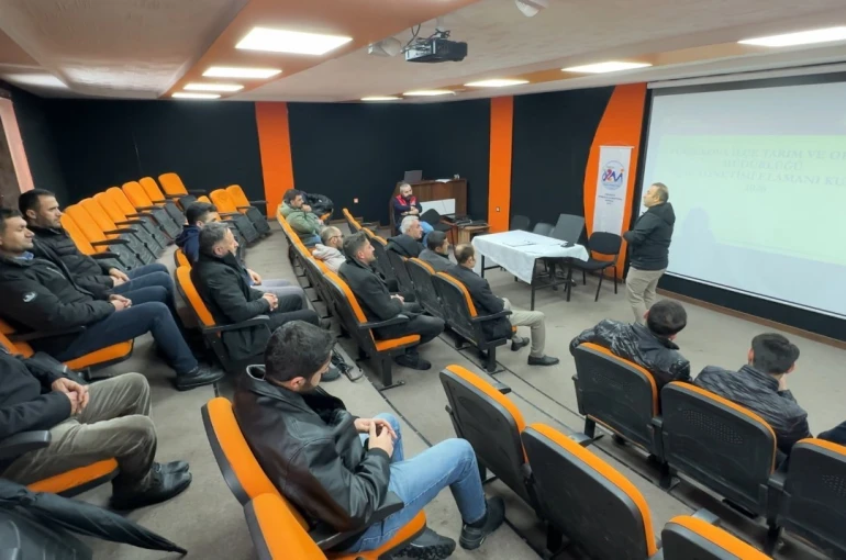 Yüksekova’da 98 yetiştiriciye "sürü yönetimi" eğitimi verildi