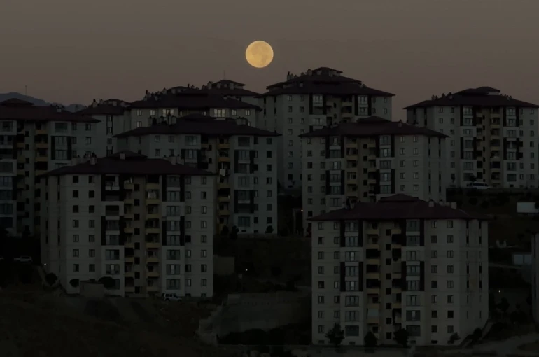 Yüksekova’da dolunay görsel şölen yaşattı 