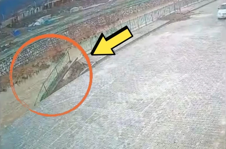 Yüksekova’da istinat duvarı çöktü 