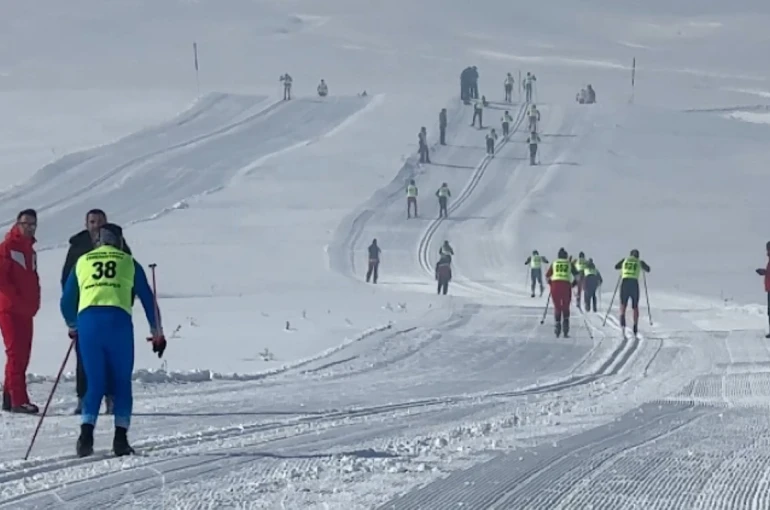 Yüksekova’da "Kayaklı Koşu Barış ve Kardeşlik 1. Etap yarışması" heyecanı 