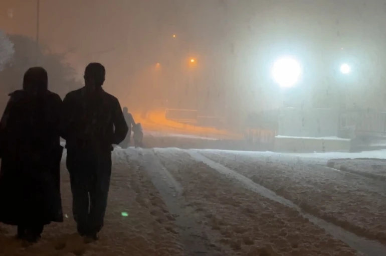 Yüksekova’da nisan karı: İlçe yeniden beyaza büründü, kartpostallık görüntüler ortaya çıktı 