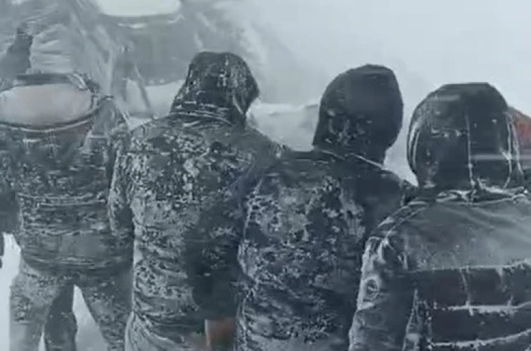 Yüksekova’da taziyeye gidenler fırtınaya yakalandı 