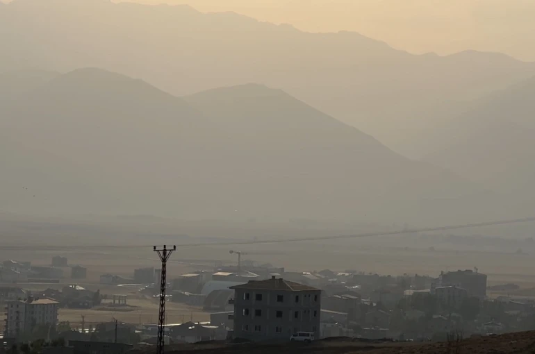 Yüksekova’da toz bulutu etkili oldu