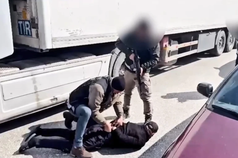 Yüksekova’da zehir tacirlerine ağır darbe: 211 kilogram uyuşturucu ele geçirildi 