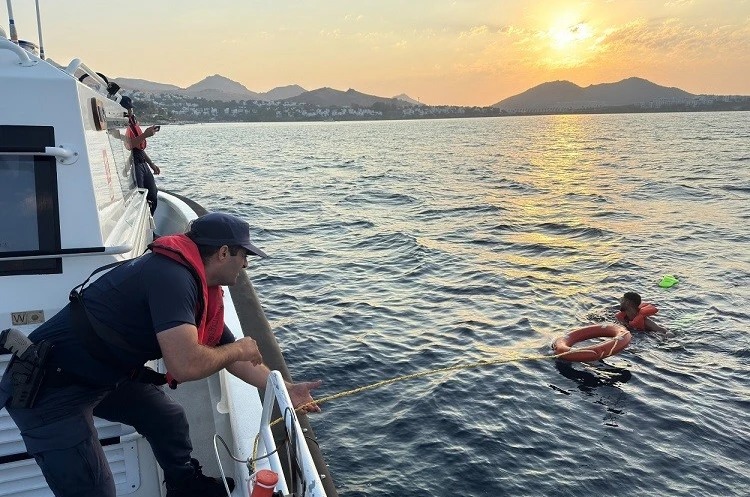 Yunan adalarına yüzerek geçmeye çalışan 1 düzensiz göçmen yakalandı