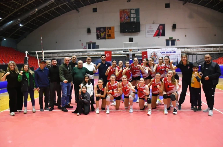 Yunusemre Belediyespor’un sultanları ligde kaldı 