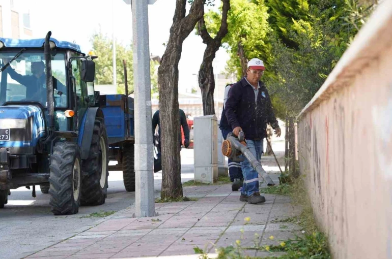 Yunusemre’de yaz mesaisi başladı 