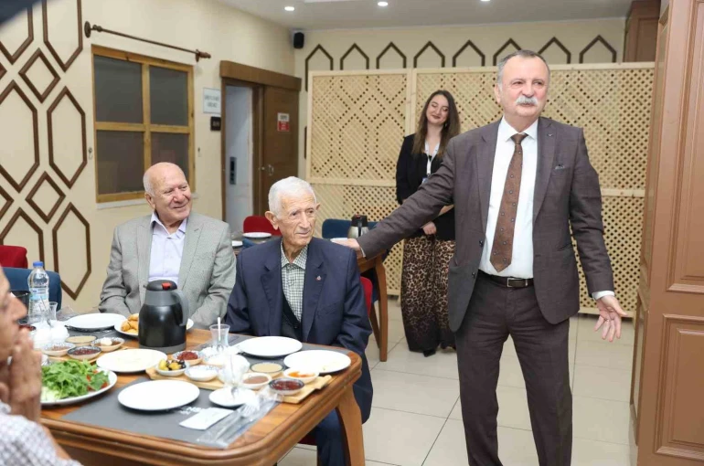 Yunusemre’den Yaşlılar Günü’ne özel vefa etkinliği 