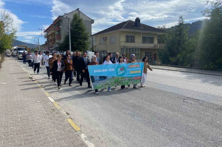 Yürüyerek günlerini kutladılar 